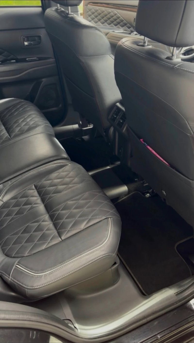 Habitacle de voiture propre après detailing professionnel