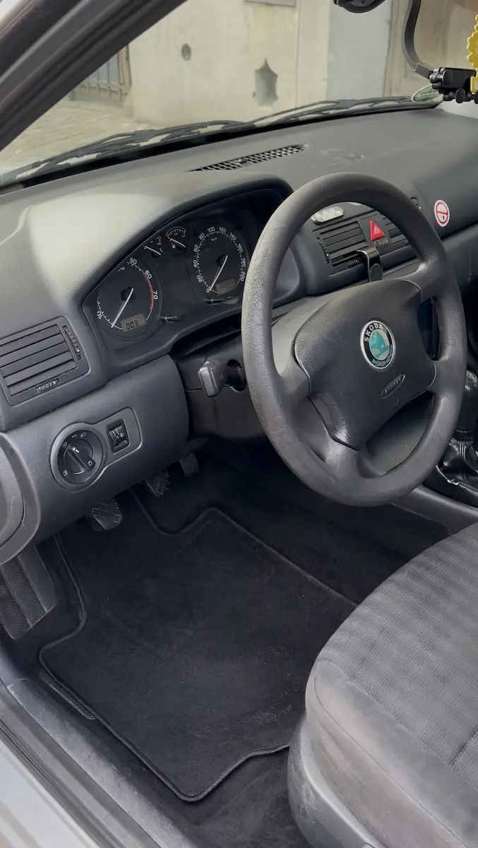 Habitacle Skoda après nettoyage vapeur et désinfection à Wavre